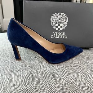 Ladies Vince Camuto New Blue Suede. NEVER WORN!
